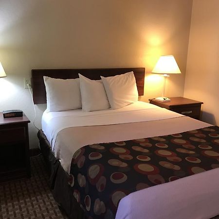 Days Inn By Wyndham Bloomington West Екстер'єр фото