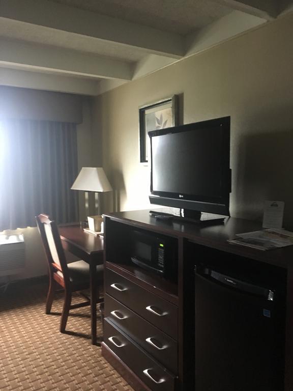 Days Inn By Wyndham Bloomington West Екстер'єр фото