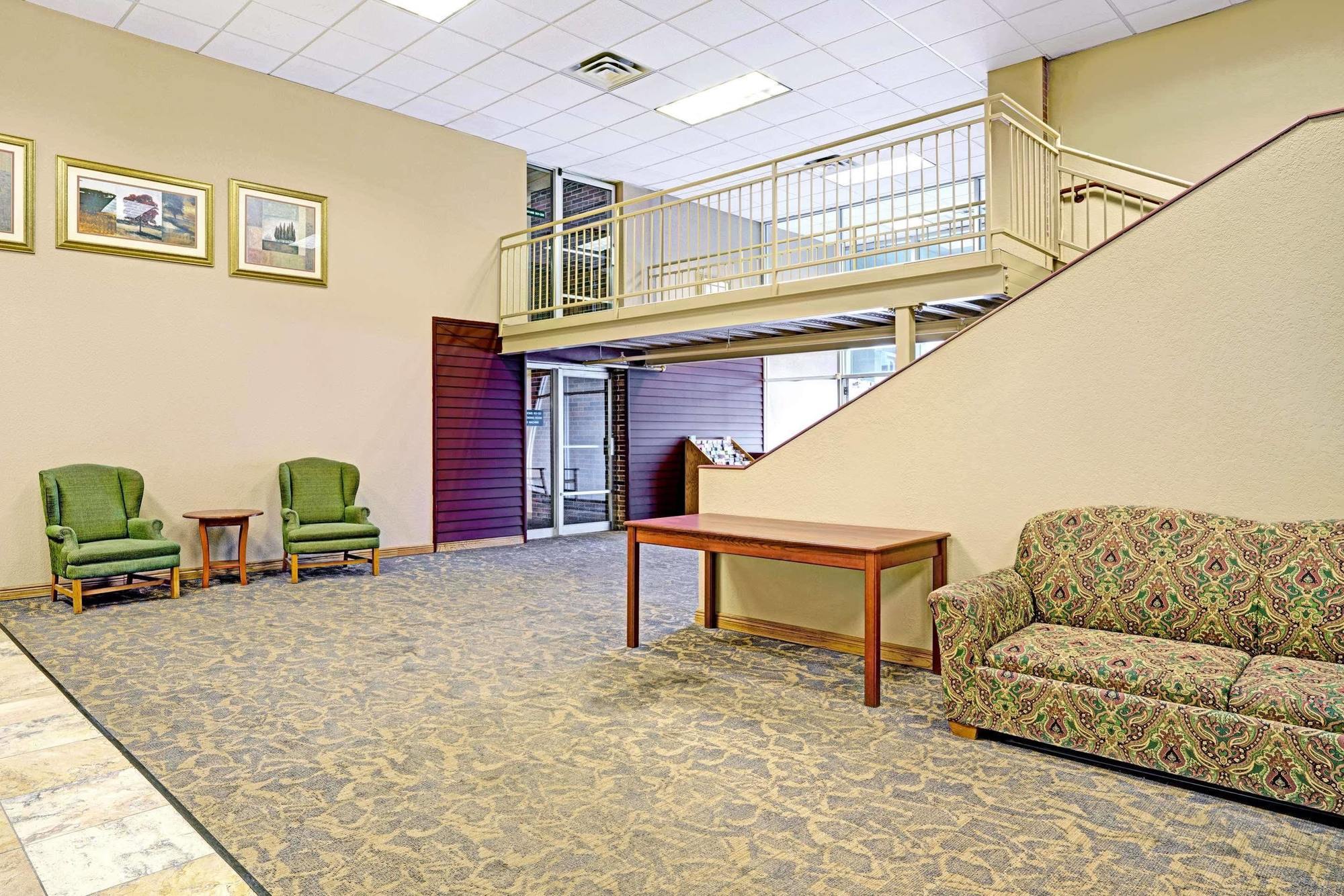 Days Inn By Wyndham Bloomington West Екстер'єр фото