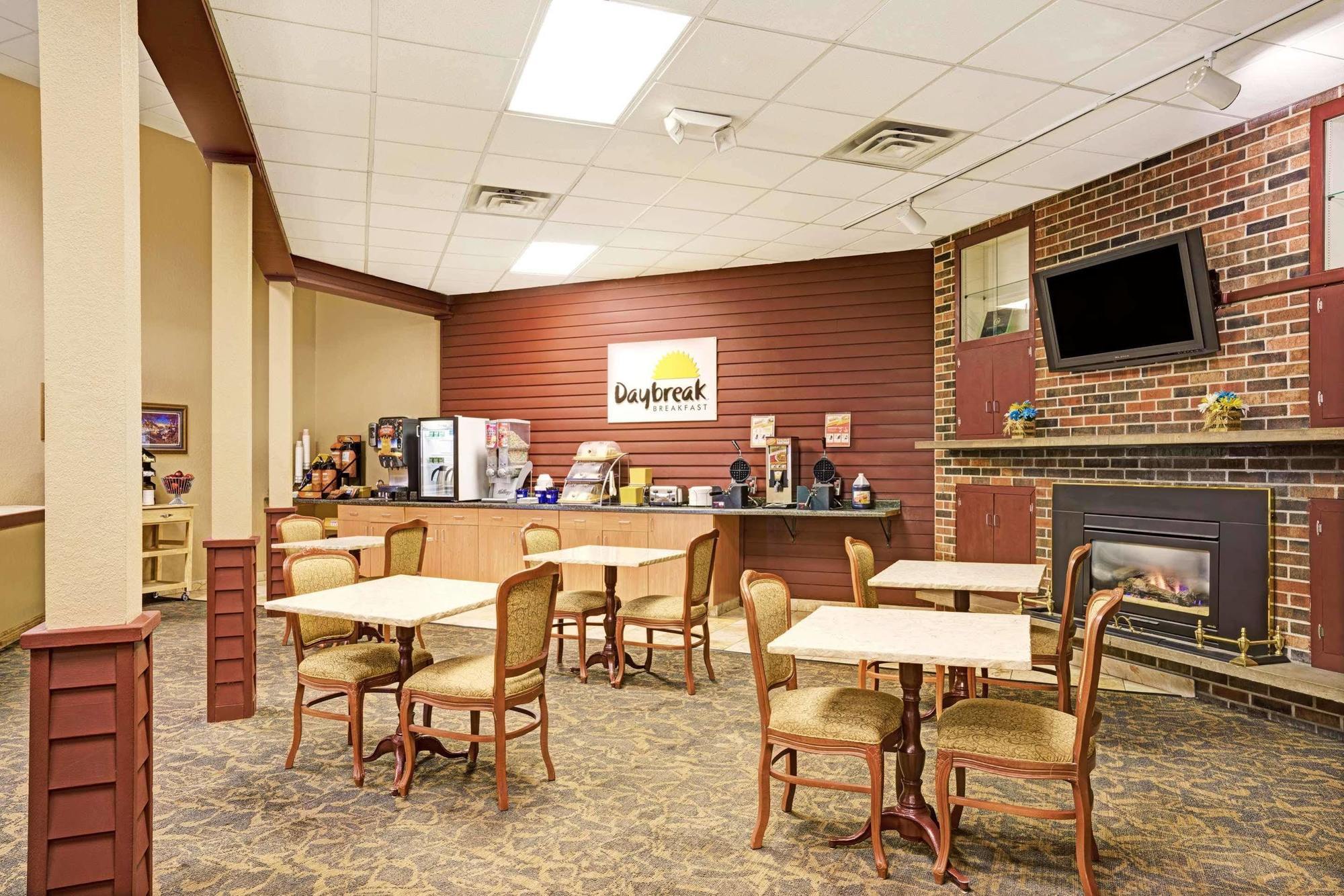 Days Inn By Wyndham Bloomington West Екстер'єр фото