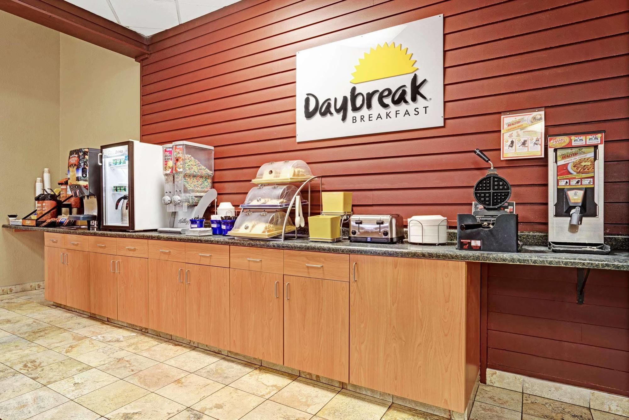Days Inn By Wyndham Bloomington West Екстер'єр фото