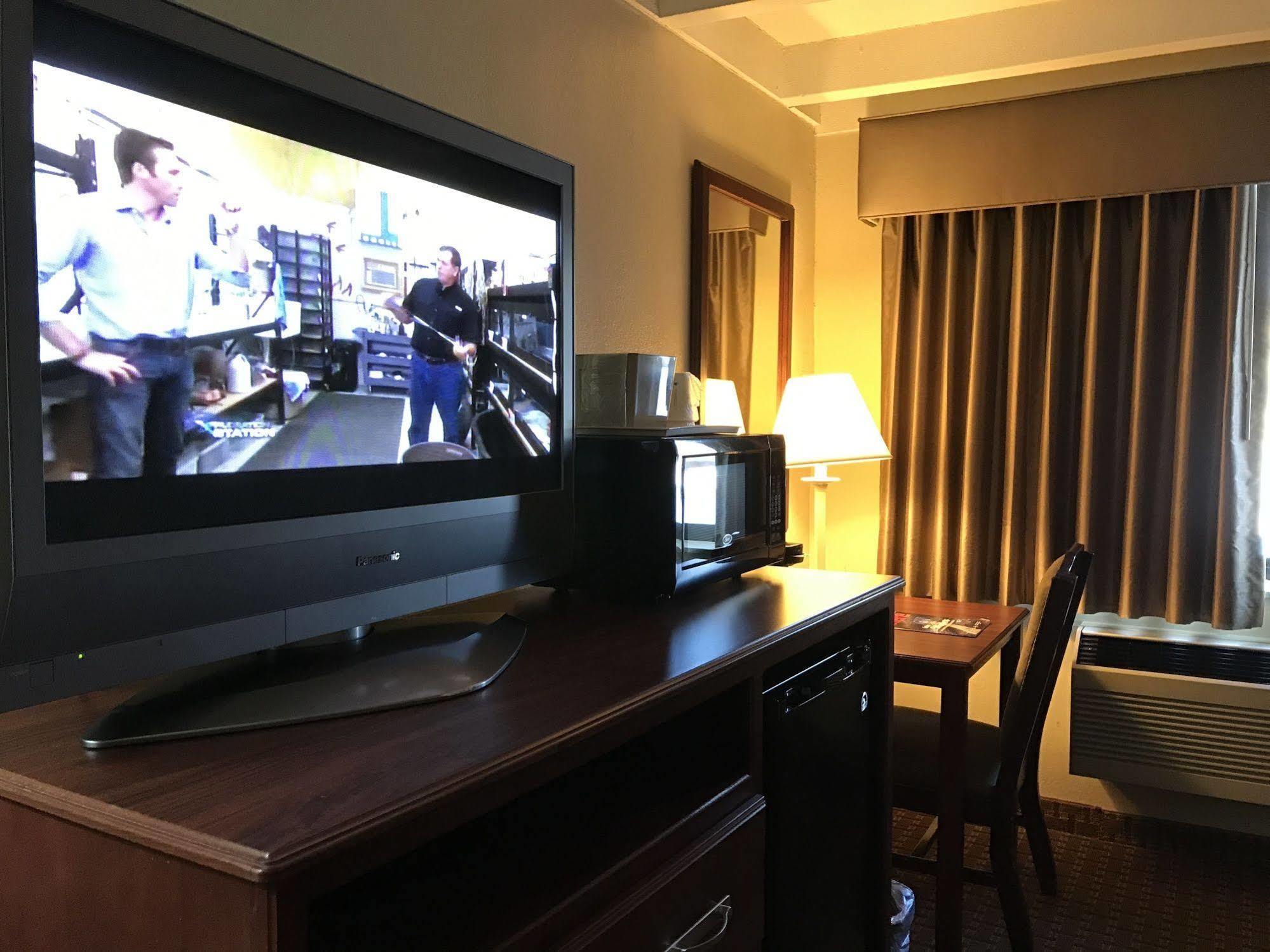 Days Inn By Wyndham Bloomington West Екстер'єр фото