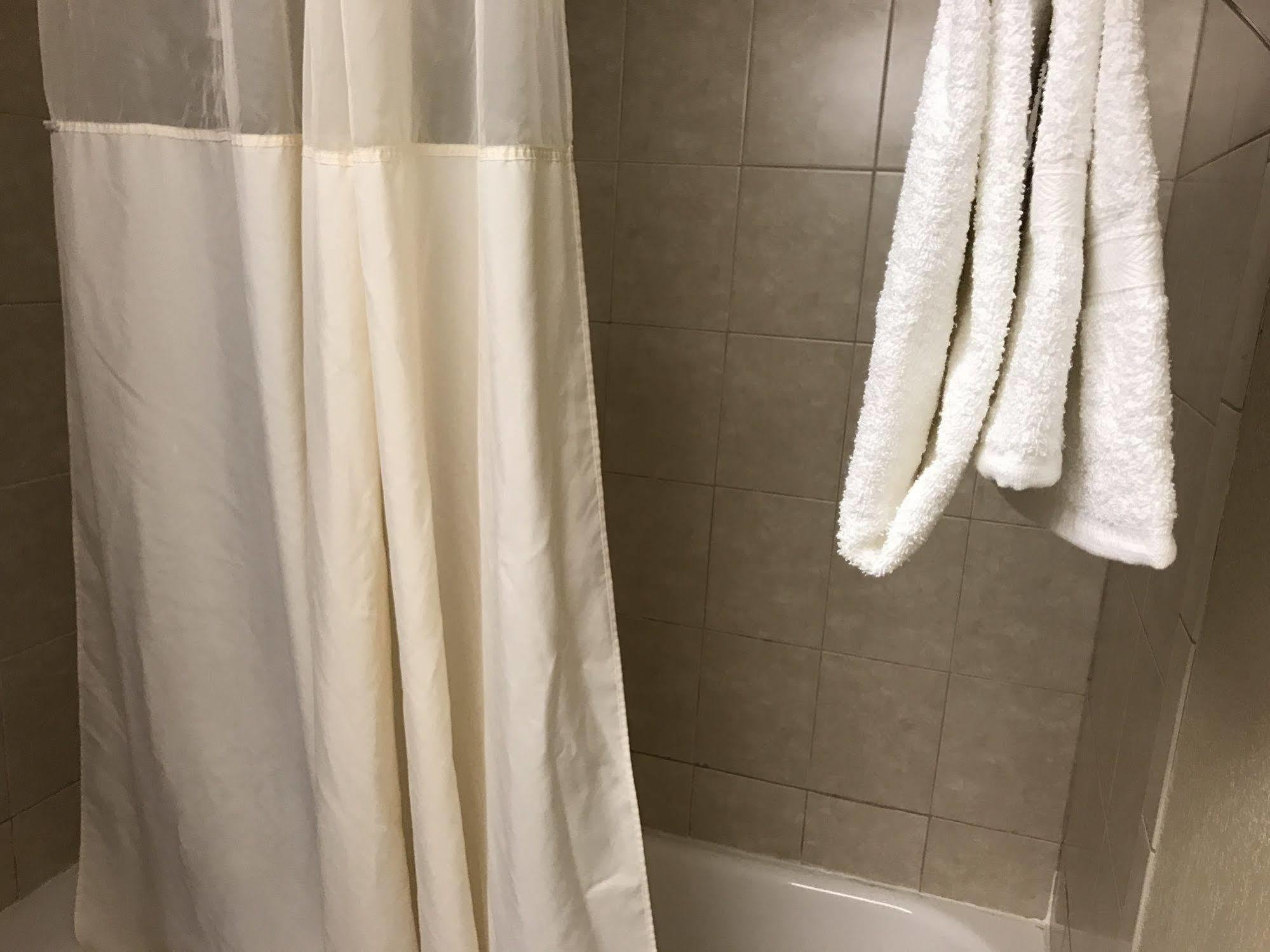 Days Inn By Wyndham Bloomington West Екстер'єр фото